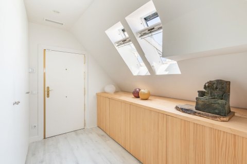 Apartment for sale Madrid, Spain 2 bedrooms, 125 sq.m. No. 134728 - photo 16