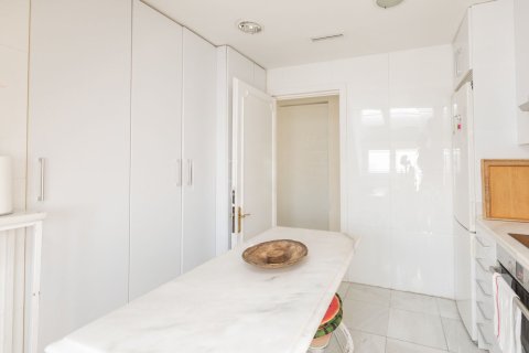 Apartment for sale Madrid, Spain 2 bedrooms, 125 sq.m. No. 134728 - photo 4