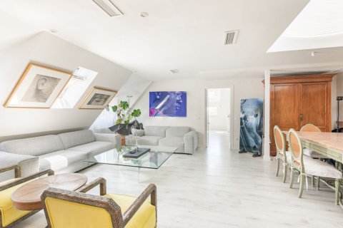 Apartment for sale Madrid, Spain 2 bedrooms, 125 sq.m. No. 134728 - photo 1
