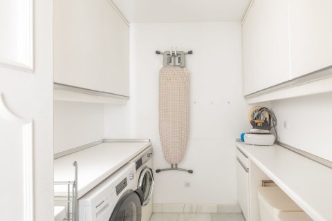 Apartment for sale Madrid, Spain 2 bedrooms, 125 sq.m. No. 134728 - photo 14