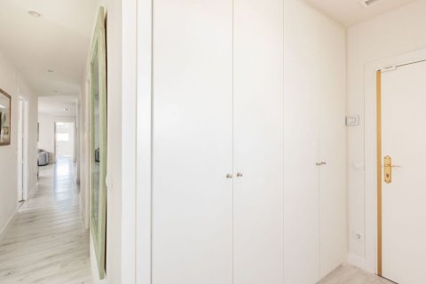 Apartment for sale Madrid, Spain 2 bedrooms, 125 sq.m. No. 134728 - photo 11