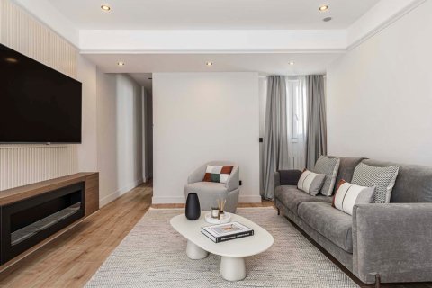 Huoneisto myytävänä Madrid, Espanja, 2 makuuhuonetta, 118 m2 No. 134729 - kuva 1