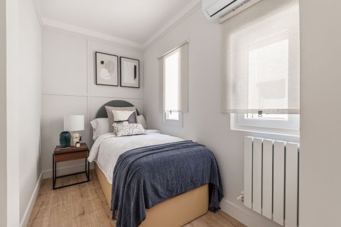 Huoneisto myytävänä Madrid, Espanja, 2 makuuhuonetta, 118 m2 No. 134729 - kuva 8
