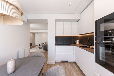 Huoneisto myytävänä Madrid, Espanja, 2 makuuhuonetta, 118 m2 No. 134729 - kuva 11