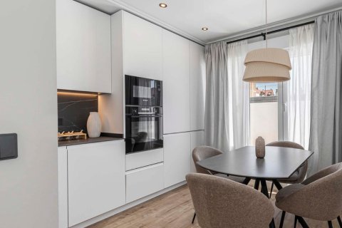 Huoneisto myytävänä Madrid, Espanja, 2 makuuhuonetta, 118 m2 No. 134729 - kuva 4