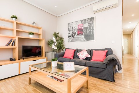 Huoneisto myytävänä Madrid, Espanja, 2 makuuhuonetta, 84 m2 No. 134726 - kuva 4