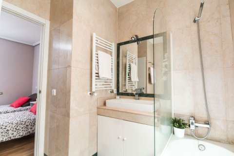Huoneisto myytävänä Madrid, Espanja, 2 makuuhuonetta, 84 m2 No. 134726 - kuva 15
