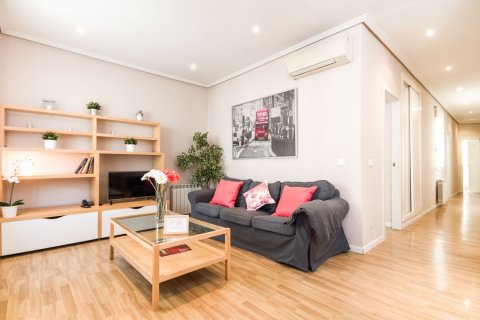 Huoneisto myytävänä Madrid, Espanja, 2 makuuhuonetta, 84 m2 No. 134726 - kuva 5