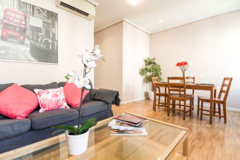 Huoneisto myytävänä Madrid, Espanja, 2 makuuhuonetta, 84 m2 No. 134726 - kuva 2