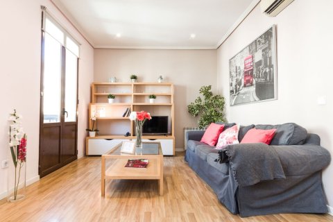 Huoneisto myytävänä Madrid, Espanja, 2 makuuhuonetta, 84 m2 No. 134726 - kuva 1