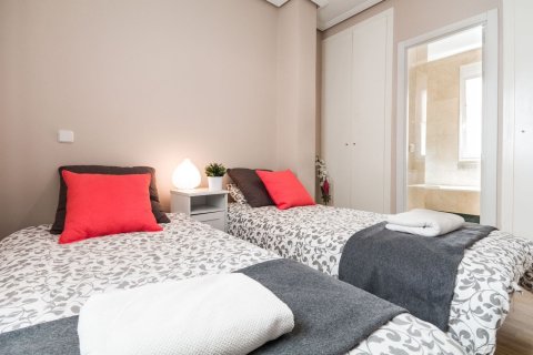 Huoneisto myytävänä Madrid, Espanja, 2 makuuhuonetta, 84 m2 No. 134726 - kuva 16