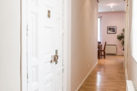 Huoneisto myytävänä Madrid, Espanja, 2 makuuhuonetta, 84 m2 No. 134726 - kuva 20