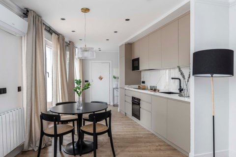 Apartment for sale Madrid, Spain 2 bedrooms, 96 sq.m. No. 134727 - photo 12
