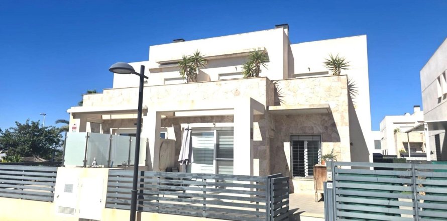 Townhouse in Torrevieja, Alicante, Spain 3 bedrooms, 103 sq.m. No. 196819