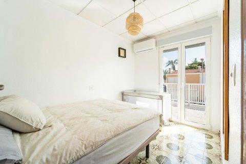 Townhouse for sale in Torrevieja, Alicante, Spain 4 bedrooms, 80 sq.m. No. 196820 - photo 19