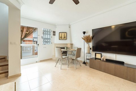 Townhouse for sale in Torrevieja, Alicante, Spain 4 bedrooms, 80 sq.m. No. 196820 - photo 4