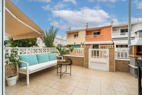 Townhouse for sale in Torrevieja, Alicante, Spain 4 bedrooms, 80 sq.m. No. 196820 - photo 2