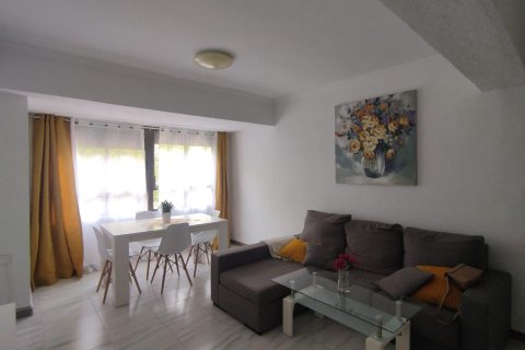 Продажа квартиры в Аликанте, Испания 3 спальни, 83м2 №166691 - фото 2