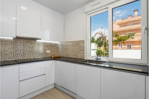 Bungalow for sale Torre de la Horadada, Alicante, Spain 3 bedrooms, 78 sq.m. No. 108988 - photo 9