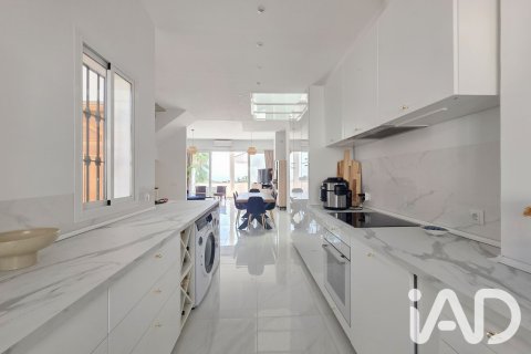 Kamienica w Rincon de la Victoria, Malaga, Hiszpania 4 sypialnie, 240 mkw. nr 193503 – zdjęcie 11