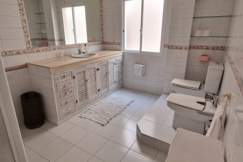 Appartamento in vendita a Estepona, Malaga, Spagna 3 camere da letto, 167 mq. N° 193505 - foto 30