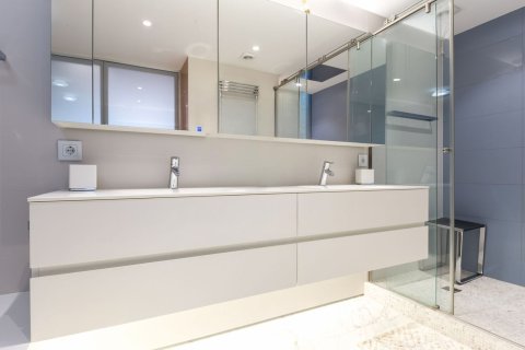 Apartment for sale in Barcelona, Spain 1 bedroom, 133 sq.m. No. 177352 - photo 22