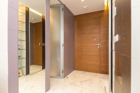 Apartment for sale in Barcelona, Spain 1 bedroom, 133 sq.m. No. 177352 - photo 30