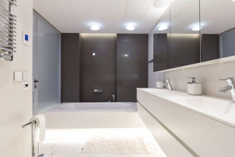 Apartment for sale in Barcelona, Spain 1 bedroom, 133 sq.m. No. 177352 - photo 23