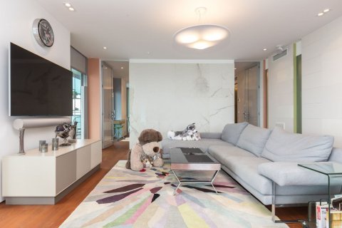 Apartment for sale in Barcelona, Spain 1 bedroom, 133 sq.m. No. 177352 - photo 11