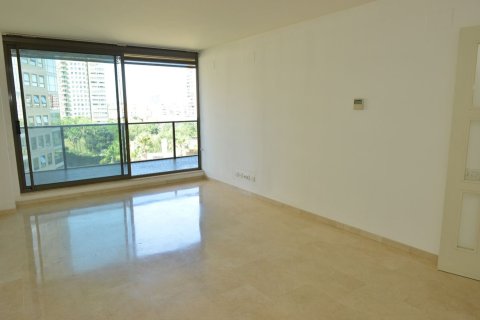 Apartment for sale in Barcelona, Spain 4 bedrooms, 141 sq.m. No. 177355 - photo 3