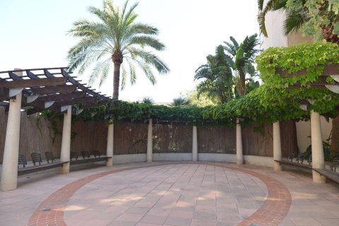 Apartment for sale in Barcelona, Spain 4 bedrooms, 141 sq.m. No. 177355 - photo 19