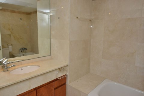 Apartment for sale in Barcelona, Spain 4 bedrooms, 141 sq.m. No. 177355 - photo 16