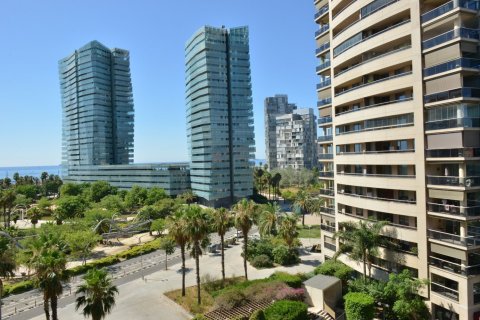 Apartment for sale in Barcelona, Spain 4 bedrooms, 141 sq.m. No. 177355 - photo 20