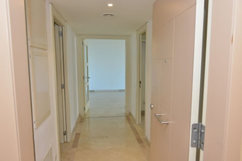 Apartment for sale in Barcelona, Spain 4 bedrooms, 141 sq.m. No. 177355 - photo 7