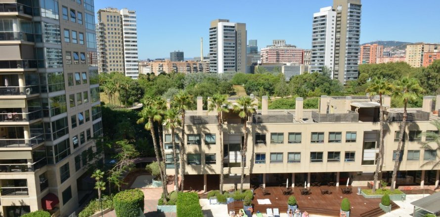 Apartment in Barcelona, Spain 4 bedrooms, 141 sq.m. No. 177355