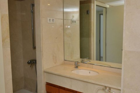 Apartment for sale in Barcelona, Spain 4 bedrooms, 141 sq.m. No. 177355 - photo 17