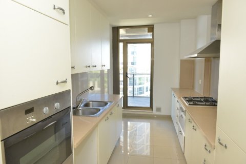 Apartment for sale in Barcelona, Spain 4 bedrooms, 141 sq.m. No. 177355 - photo 5