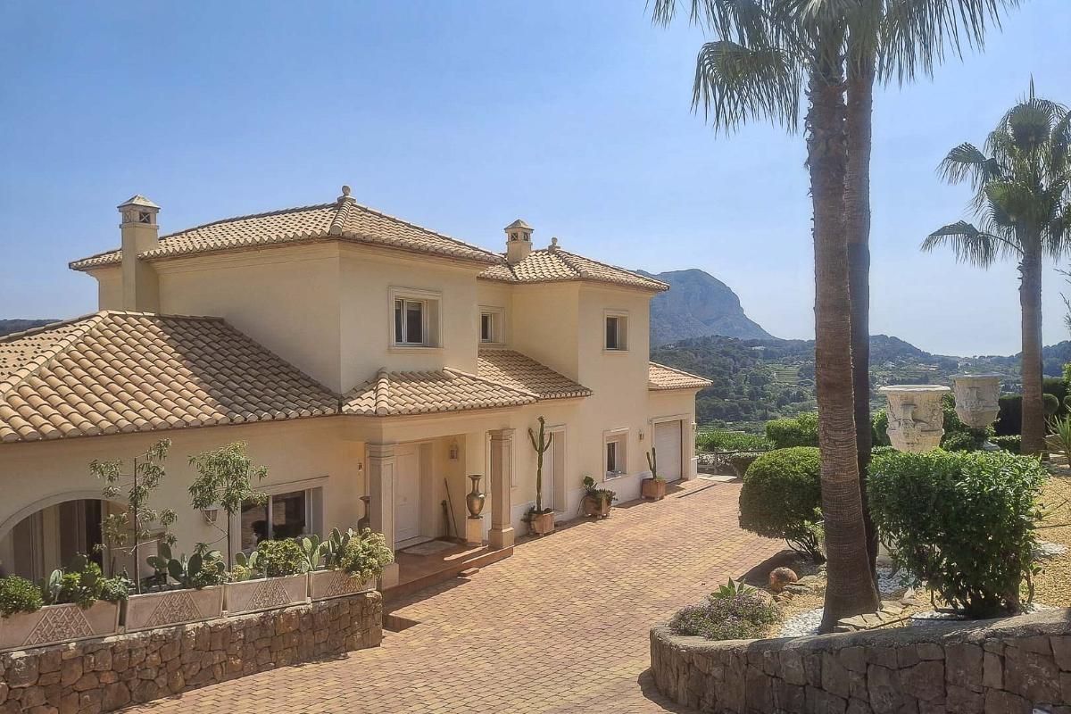 Villa in Pedreguer, Alicante, Spain 6 bedrooms, 444 sq.m. No. 148941