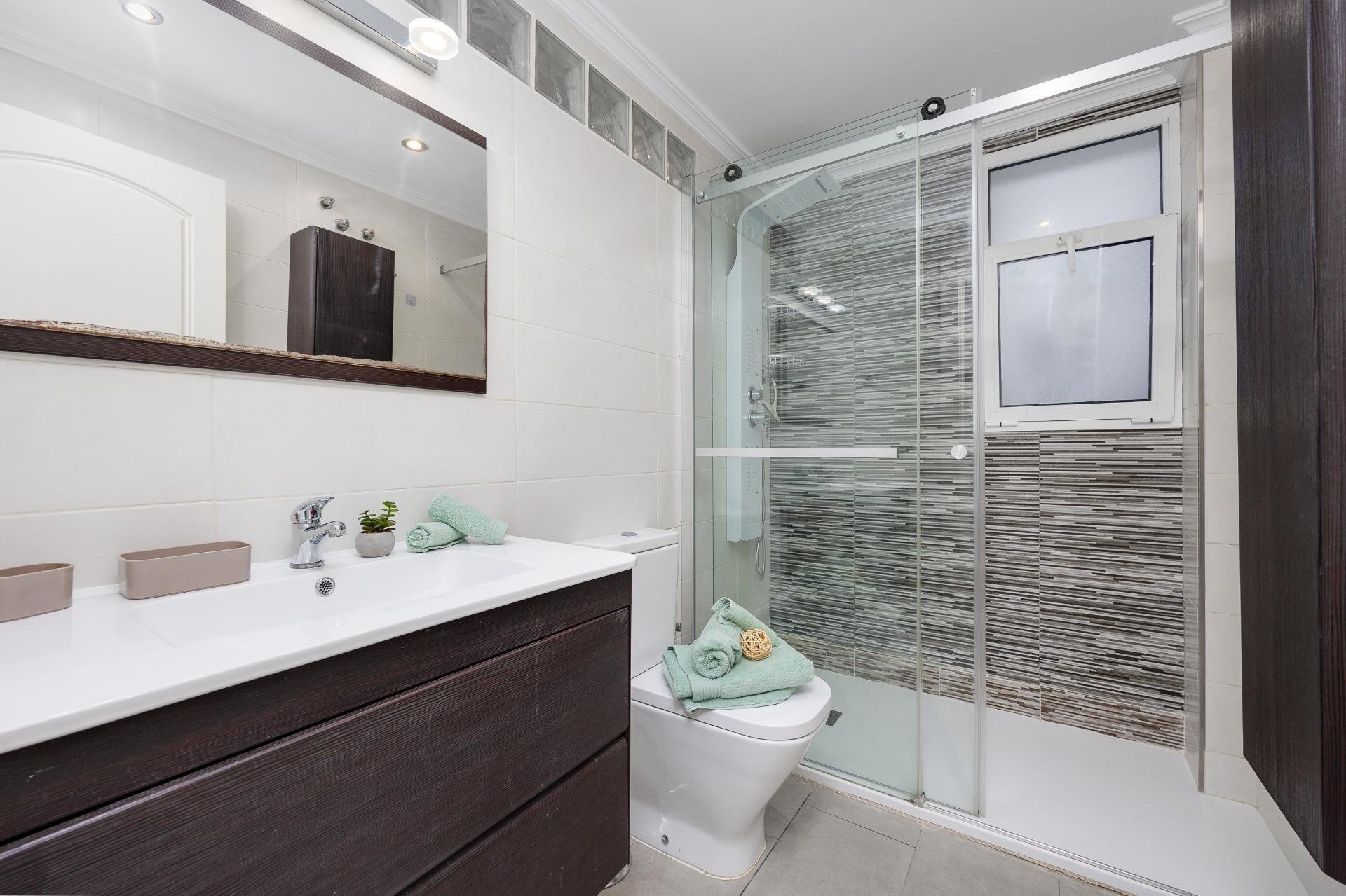 Apartment in Torrevieja, Alicante, Spain 2 bedrooms, 64 sq.m. No. 184267