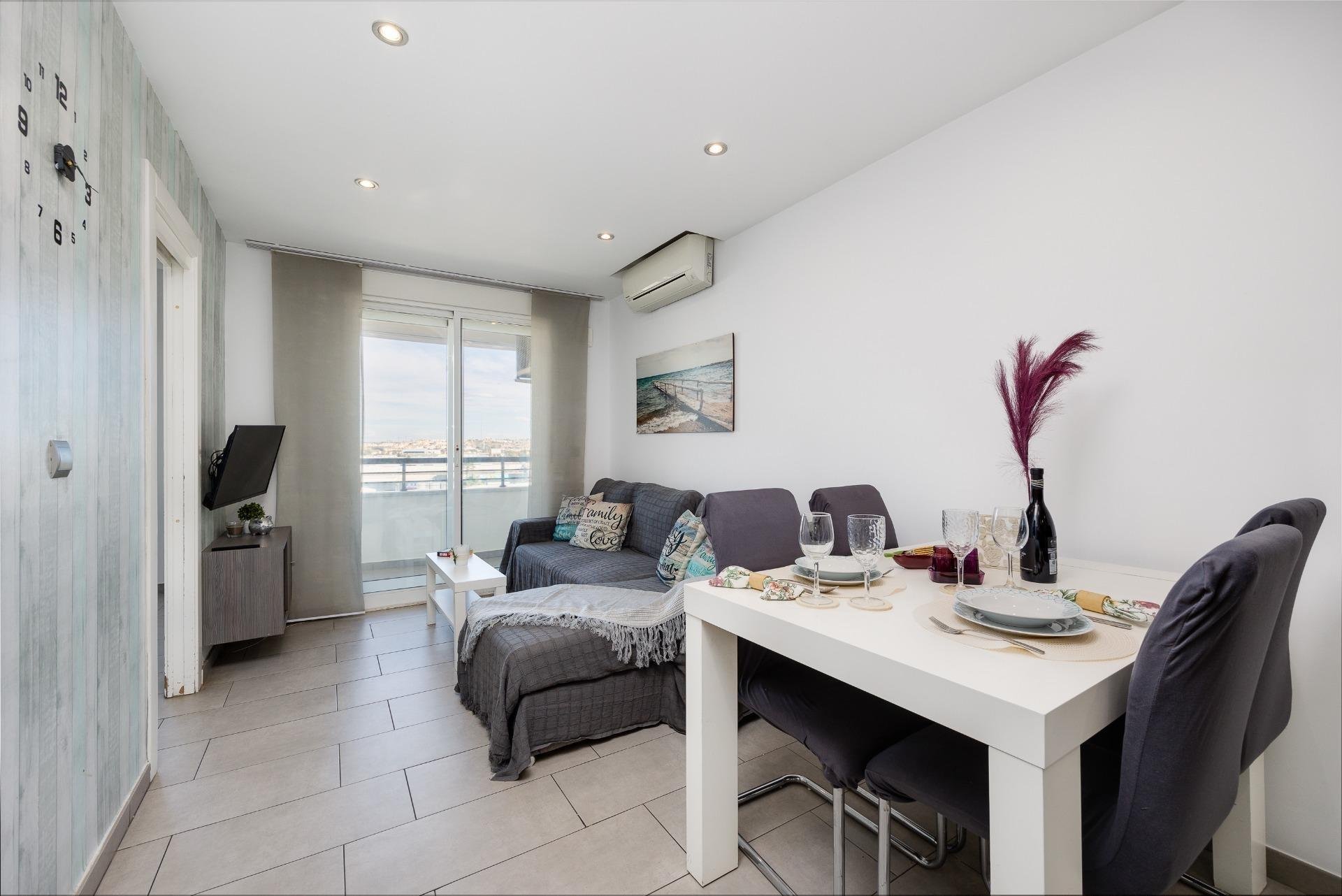 Apartment in Torrevieja, Alicante, Spain 2 bedrooms, 64 sq.m. No. 184267