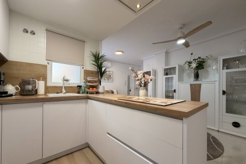 Apartamento en venta en Torrevieja, Alicante, España 3 dormitorios, 84 m2 No. 184439 - foto 12