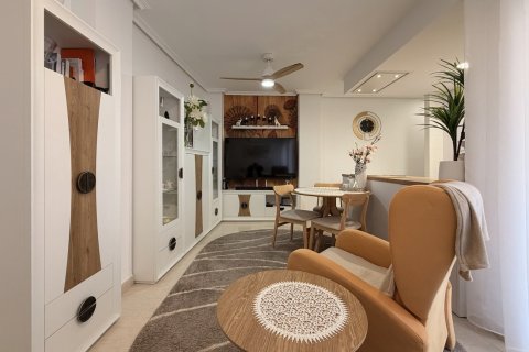 Apartamento en venta en Torrevieja, Alicante, España 3 dormitorios, 84 m2 No. 184439 - foto 3