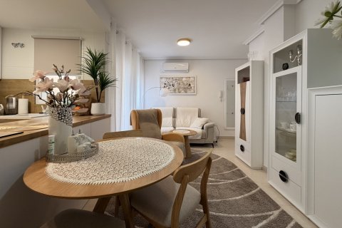 Apartamento en venta en Torrevieja, Alicante, España 3 dormitorios, 84 m2 No. 184439 - foto 7