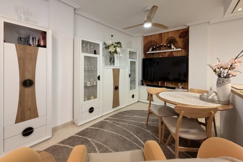 Apartamento en venta en Torrevieja, Alicante, España 3 dormitorios, 84 m2 No. 184439 - foto 4