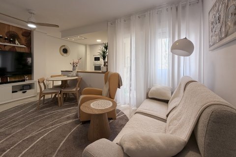 Apartamento en venta en Torrevieja, Alicante, España 3 dormitorios, 84 m2 No. 184439 - foto 2