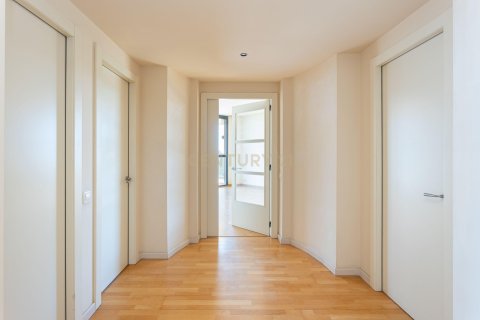 Apartamento en venta en Barcelona, España 4 dormitorios, 171 m2 No. 167736 - foto 2