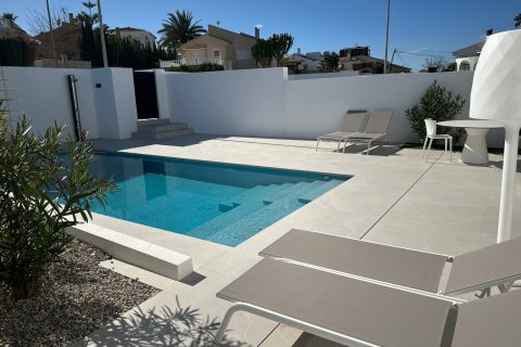 Villa till salu Ciudad Quesada, Alicante, Spanien 4 sovrum, 203 kvm. Nr. 115736 - foto 2