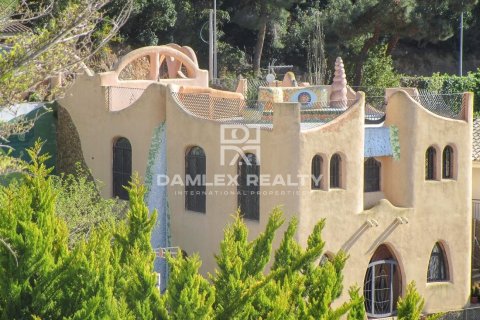 Villa in Lloret de Mar, Girona, Spain 5 bedrooms, 300 sq.m. No. 177214