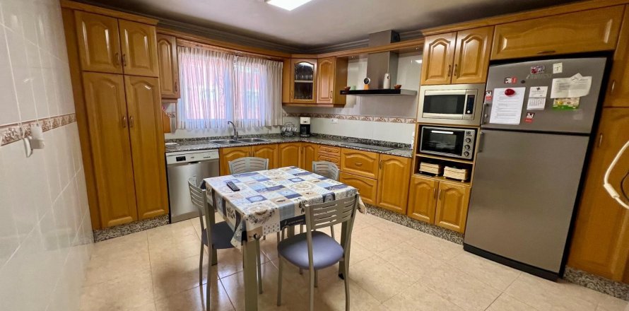 Villetta a schiera a Pinoso, Alicante, Spagna 3 camere da letto, 130 mq. N° 155205