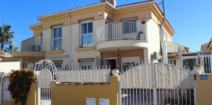 Villetta a schiera a Villamartin, Alicante, Spagna 3 camere da letto, 81 mq. N° 155207